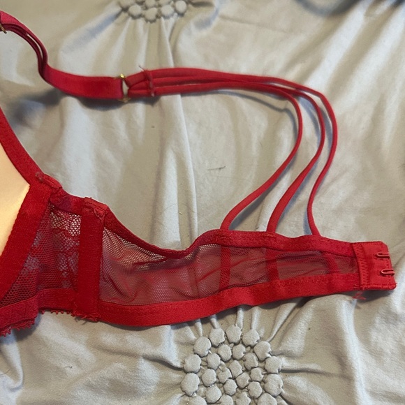 Victoria's Secret Fiery Red Lace Bra - Picture 5 of 5